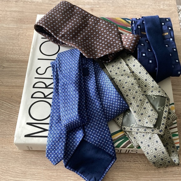 Elegant Men's Tie Set - Blue, Brown, Green - Picture 3 of 3